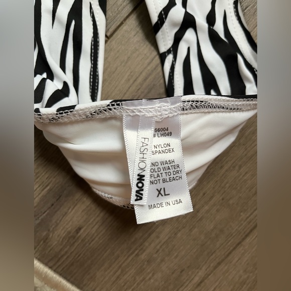 Fashion Nova Zebra Bikini Top - size XL - Picture 2 of 3